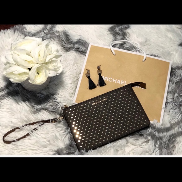 MICHAEL Michael Kors Handbags - LARGE ZIP CLUTCH WRISTLET